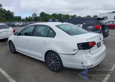 2016 Volkswagen Jetta 1.8T Sport из США, поврежденный, VIN 3VWD17AJ3GM228366